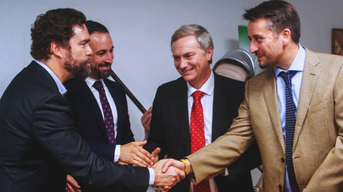 José Antonio Kast saluda a representantes del partido conservador Vox de España