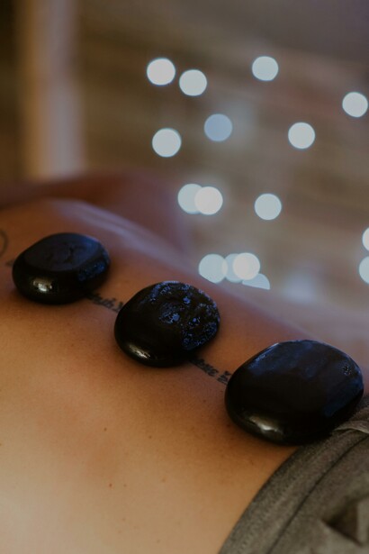 Terapia com pedras quentes em spa