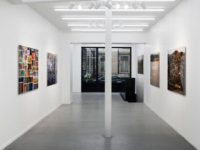 Liu Bolin, Exhibition view. Courtesy of Galerie Paris-Beijing