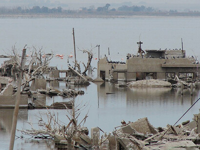La tragedia transformó un centro turístico en un paisaje de desolación, donde la naturaleza avanzó sobre las huellas humanas