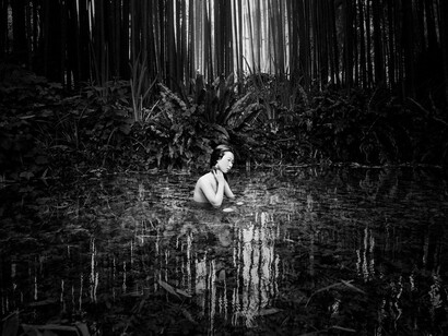 Olmo uses photomontages in which he mixes landscapes and archive images
