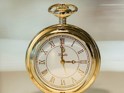 Das duas uma: ou temos uma 25ª hora, ou então preciso de dormir menos! Mas algo que com o aumento da idade aprendi é que dormir é realmente um privilégio. O tempo, esse tirano invisível, é composto por metas que tento alcançar numa corrida de obstáculos onde eu sou, simultaneamente, o atleta e a barreira