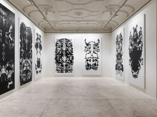 Upside Down Inside Out Back to Front. Courtesy of Galerie Krinzinger