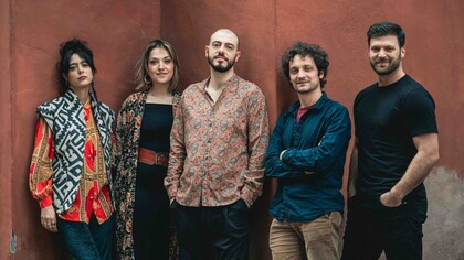 Jacopo Ferrazza al centro, Alessandra Diodati, Enrico Zanisi, Livia De Romanis e Valerio Vantaggio