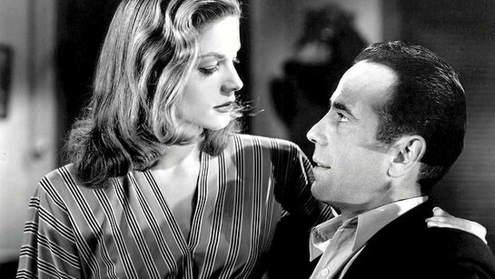 Una atracción que traspasó la gran pantalla: Lauren Bacall y Humphrey Bogart en 'Tener y no tener' (1944), de Howard Hawks