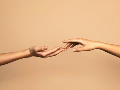 Sólo nos faltaba, como último invitado a la revelación de este apocalipsis integrado por la mercadotecnia en nuestra vida diaria, ese invento de la Inteligencia Artificial