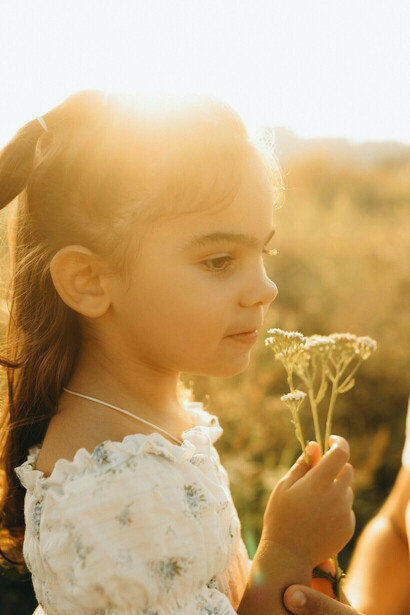 La infancia es también una época de inocencia, donde el mundo se siente lleno de posibilidades