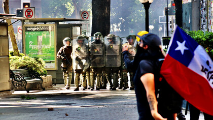 En el nivel individual, el dominio fomenta el aislamiento y la distancia psicológica