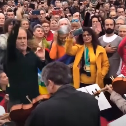 Il maestro Andrea Colombini alla manifestazione per l'anniversario di 100 giorni da Leoni