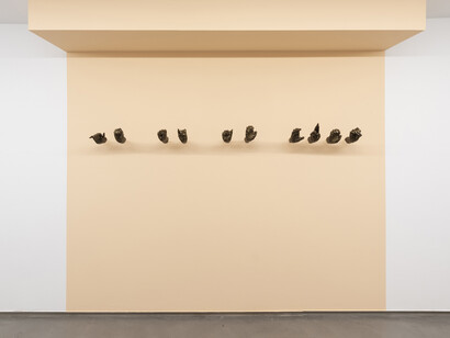 Manuel Expósito, Conexiones, relaciones, revelaciones, vista de exhibición. Cortesía de ADN Galería. Foto por Roberto Ruiz