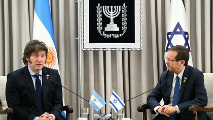 El presidente israelí, Yitzhak Herzog, recibe a su par argentino, Javier Milei, durante su visita a Israel, febrero de 2024