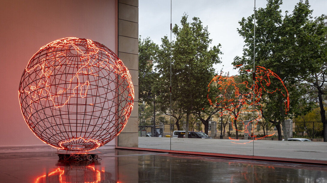 Mona Hatoum, Hot Spot III, 2009, stainless steel and neon tube, 234 x 223 x 223 cm. Courtesy of IVAM
