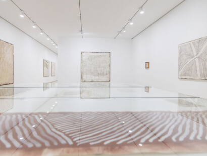 Hernández Pijuan, Llaurats, vista de exhibición. Cortesía del Museo Patio Herreriano