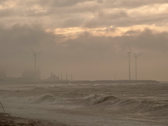 La concentrazione di metano nell’atmosfera ha raggiunto livelli record, contribuendo in modo significativo al riscaldamento globale a causa del suo elevato potenziale climalterante