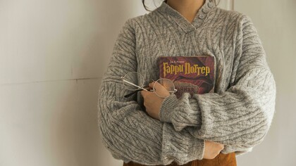 A menudo, las decisiones artísticas en las adaptaciones cinematográficas alteran el tono de la historia original, lo que puede decepcionar a los fanáticos