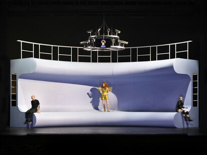 Die fliegen (The flies). Courtesy of Residenztheater