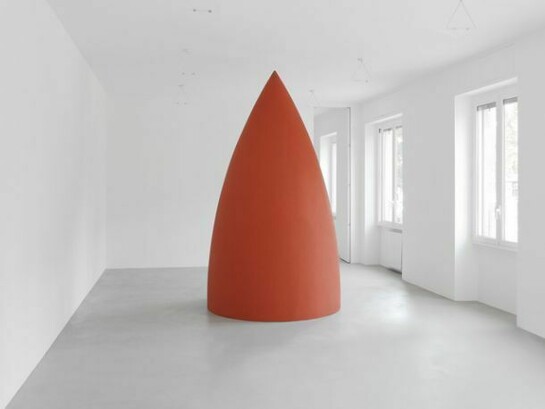 Mauro Staccioli, Forme Perdute, Veduta parziale dell’esposizione 2012 A arte Studio Invernizzi, Milano. Courtesy A arte Studio Invernizzi, Milano. Foto Bruno Bani, Milano