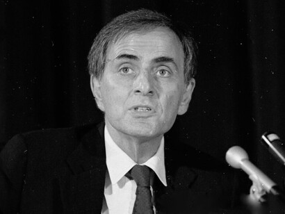 La figura de Sagan combinaba la pasión del investigador, la sensibilidad del humanista y la claridad del narrador que sabía despertar preguntas