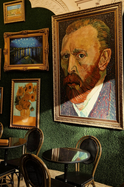 La “locura” alcanzará un punto de escape, desprendiendo un grito plausible que nacerá para refugiarse dentro de las extrañas sensaciones del artista