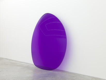 Alex Israel, Lens (Purple), 2015, UV Protective Plastic Lens, 213,4 x 243,8 x 35,9 cm, 84 x 96 x 14 1/8 inches, Edition of 4 + 1 AP © Alex Israel - Photo: Zarko Vijatovic, Courtesy of the artist and Almine Rech Gallery