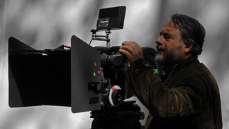 Paolo Benvenuti alla macchina da presa. Pisa gli ha appena dedicato una retrospettiva con la proiezione dei suoi lungometraggi © Enzo Cei