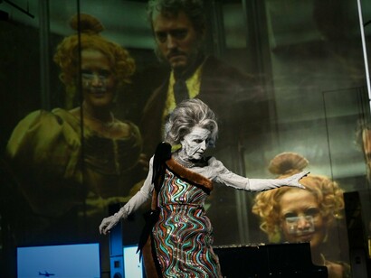 Baracke. Mit freundlicher genehmigung des Deutschen Theaters