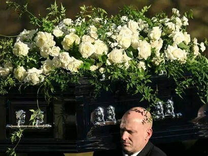 O Liam não era o meu favorito dos meninos, naquela época cada qual tinha o seu, aquele que sonhávamos em casar-se, entretanto me identifico demais com o Liam, sua luta contra a depressão e que mesmo lidando com essa condição nunca deixou de ter um coração afetivo com todos ao seu redor, assim como eu tento

