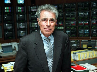 Jesús Hermida en los estudios de Radio Nacional de España