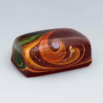Onihira Keiji, Box with design in Maki-e, "Memories come back", 2013. Courtesy of Onishi Gallery