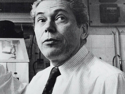 Figure majeure de la biologie moléculaire du XXe siècle, Jacques Monod a contribué à renouveler la compréhension des mécanismes fondamentaux du vivant