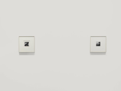 Francesca Woodman, Lately I find a sliver of mirror is simply to slice an eyelid, vista della mostra. Cortesia di Gagosian