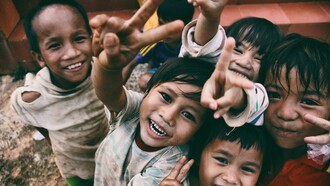 La insólita felicidad de los niños pobres