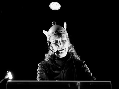 The Space Lady, en concierto