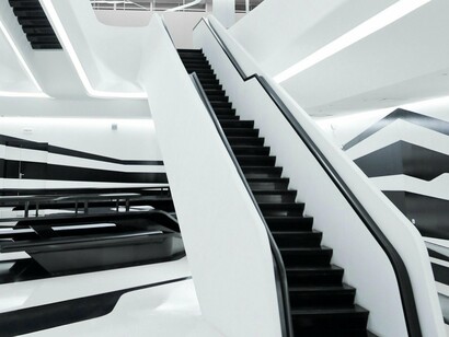 Il faut commencer par le bas de l'escalier pour atteindre notre but