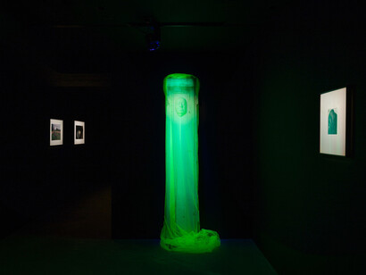 Various artists, Read the nothing. La moustache, exhibition view. Courtesy of Empty Gallery