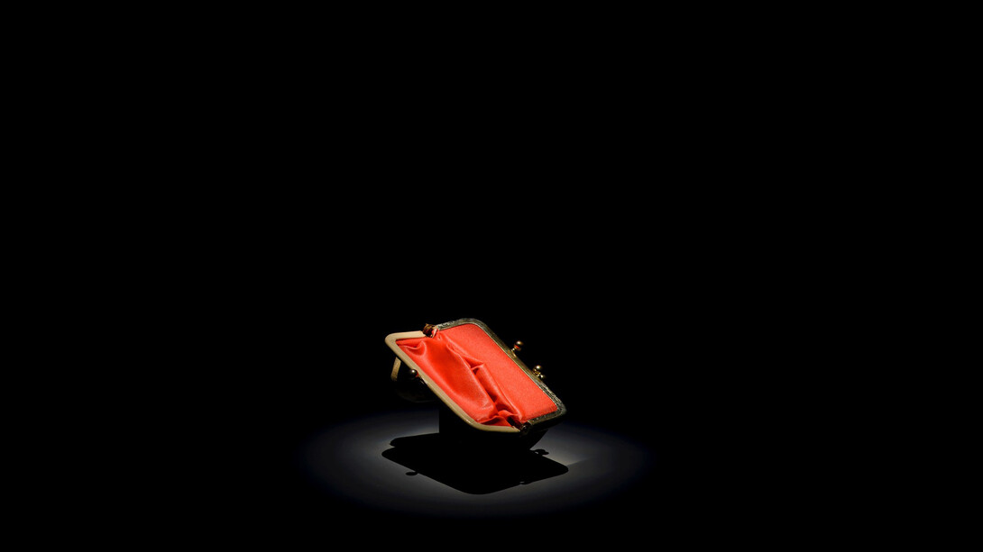 `Red leather purse`