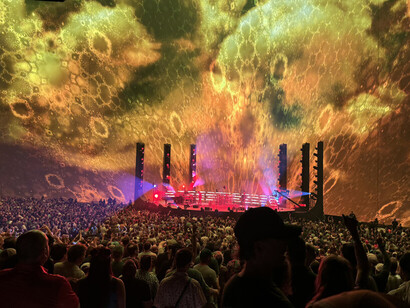 Resulta contradictoria la gran desinformación que tenemos en plena era de la información. La banda de rock estadounidense Phish actuando en Sphere in Paradise, Nevada, en abril de 2024. EE. UU.