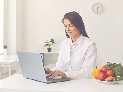 Un «health trainer» abarca un amplio espectro de temas relacionados con la salud tanto a nivel físico, emocional, social y espiritual y está formado para ello