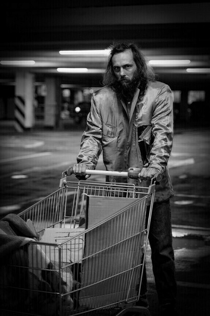 Poor against the rich. Societies disintegrate, inequalities increase 