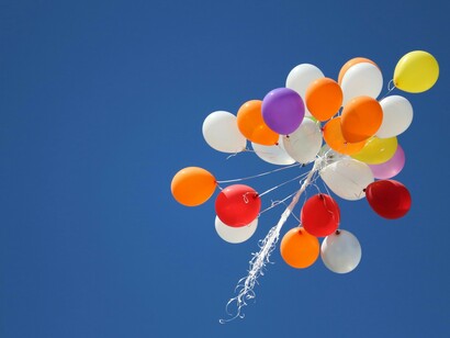 Un lot de ballons, seul cette fois, prend son envol