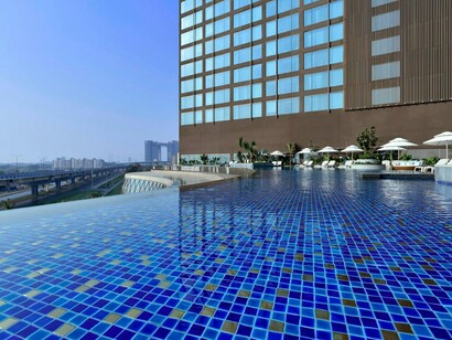Outdoor pool at Marriot Kolkata