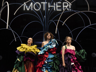 (Nicht)mütter! ([non]mothers!). Courtesy of Residenztheater