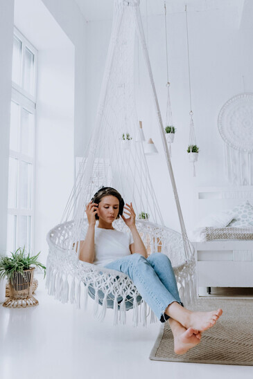 Descubra como músicas tristes podem auxiliar na regulação do humor e proporcionar uma experiência emocional reconfortante