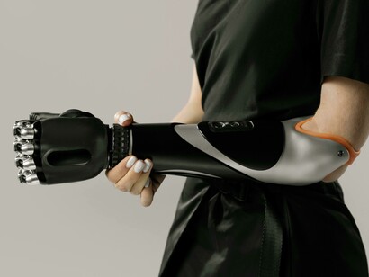 La incorporación de sensores en las prótesis biohíbridas facilita la adaptación automática a condiciones cambiantes del entorno