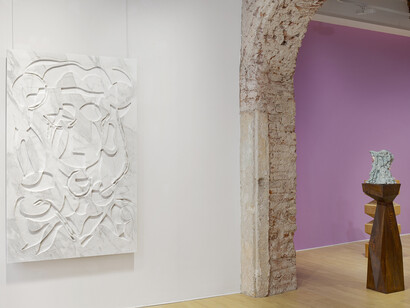 Kevin Francis Gray, Fragile heads series, exhibition view. Courtesy of Secci Gallery