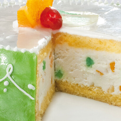 Almond paste or royal paste, in Catania, in the pistachio version, is used on the entire island as a cover for the cassata cake