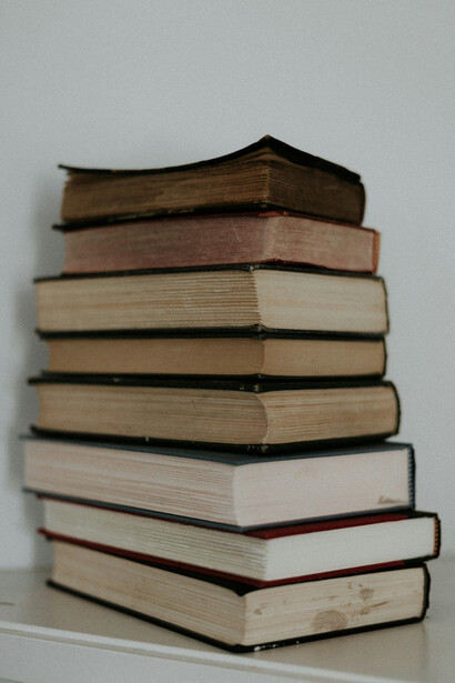 Libros apilados. Borges fue un lector acérrimo desde su juventud