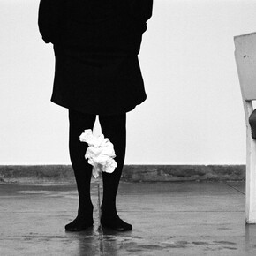 Helena Almeida, N.º Ref: 6506, Desenho, 2014, Fotografia a preto e branco, 130 x 195 cm, Edição única