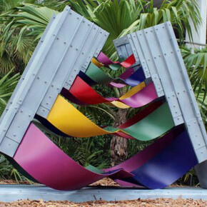 Edgar Negret, Fiesta Andina, 1992, Painted aluminum. Collection Pérez Art Museum Miami, gift of Jorge M. Pérez.