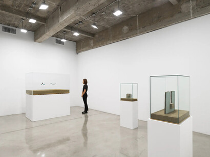 Mark Manders, exhibition view. Courtesy of Tanya Bonakdar Gallery